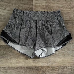 lululemon Hotty Hot Shorts • Size 4 • NWOT